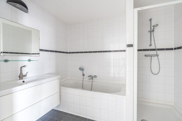 Medium property photo - Prins Willem-Alexanderweg 123, 2595 BT The Hague